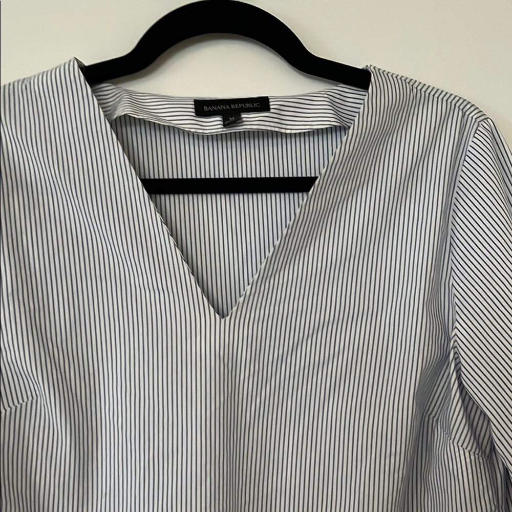 Banana republic blue and white pin striped blouse